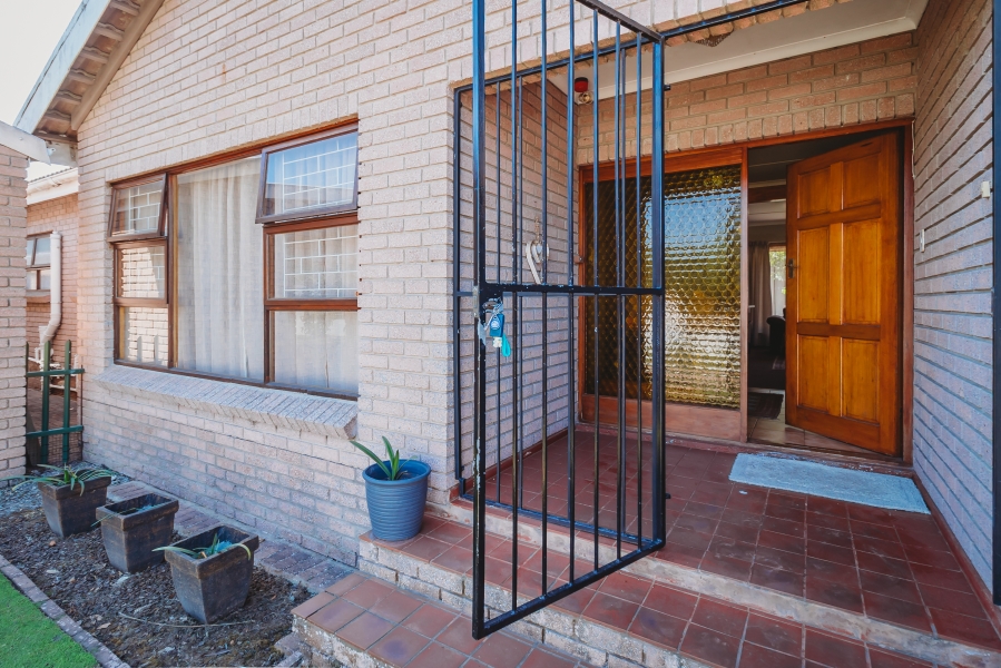 5 Bedroom Property for Sale in Heatherlands Western Cape